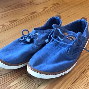 Size 10 Timberlabd Earthkeepers in blue. Like new